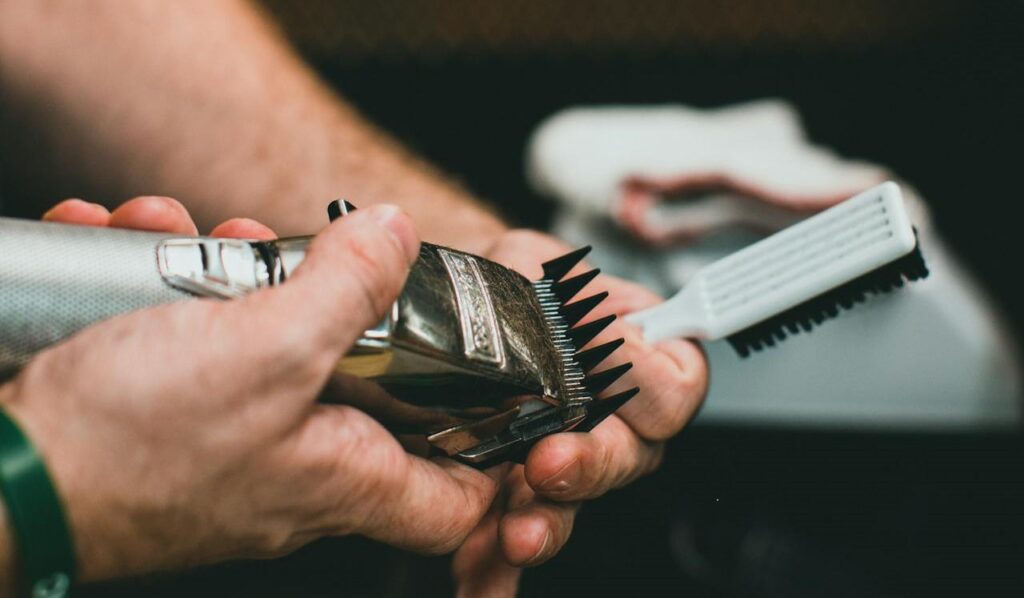 Intretinerea aparatului de ras